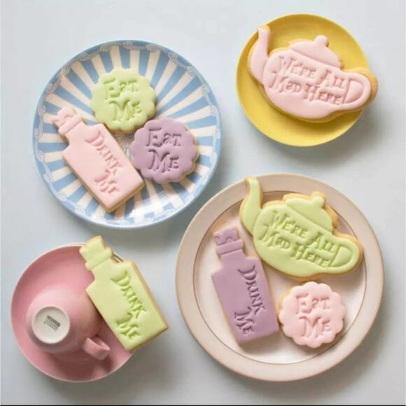 Alice in Wonderland cookie cutters Eat Me Drink Me We're All Mad Here 3 pieces - Picture 1 of 5